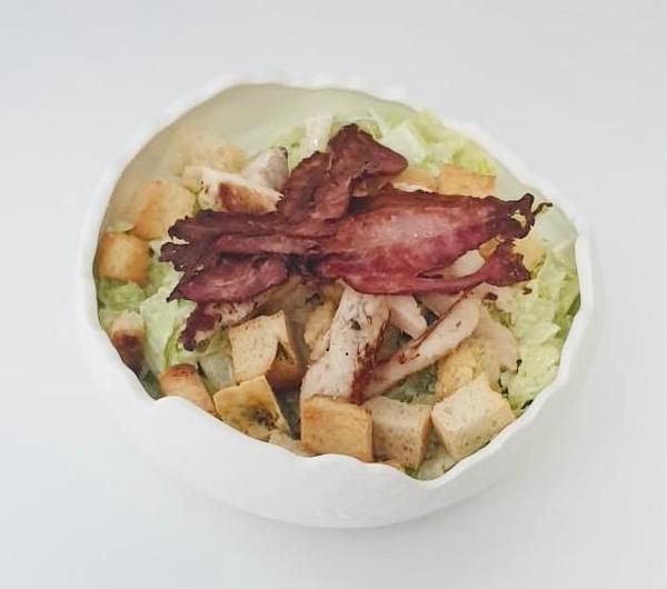 Salata cu Piept de Pui